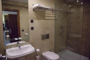 Koupelna v ubytování Hotel Izelai