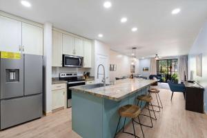 Köök või kööginurk majutusasutuses Condo with Pool Tennis Pickleball