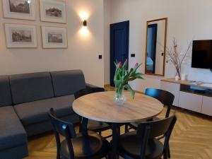 a living room with a table and chairs and a couch at Apartament przy Ratuszu in Płock