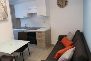 A kitchen or kitchenette at Seafront Studio Apartment