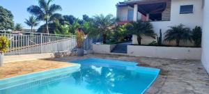 Bazén v ubytování Chácara meu aconchego nebo v jeho okolí