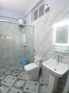 a bathroom with a sink and a toilet and a shower at Veera Residency Gingee in Gingee +25 photos