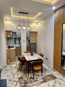 Køkken eller tekøkken på Grand T Abode Luxury Apartment + 36 billeder