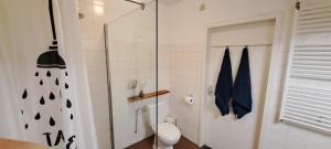 Koupelna v ubytování Moderne woning direct aan het Veerse Meer, dichtbij Zeeuwse kust VP054