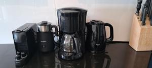 Příslušenství pro přípravu čaje a kávy v ubytování Moderne woning direct aan het Veerse Meer, dichtbij Zeeuwse kust VP054 + 35 fotografií