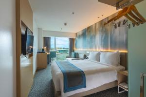 Postel nebo postele na pokoji v ubytování Holiday Inn Express Manila Newport City by IHG + 37 fotografií