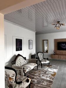 Χώρος καθιστικού στο PebetseLuxury Holiday home