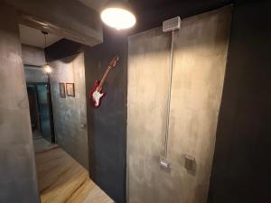恆春的住宿－墾丁恆春古城Antique旅宿l電動麻將l k歌l烤肉l廚房l可包棟2025新開幕 IG 搜kenting-timehouse 預訂，相簿中的一張相片