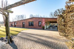 an external view of a brick building at Ferienwohnung Sawade Schafstedt in Schafstedt