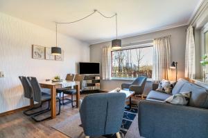 a living room with a couch and a table at Ferienwohnung Sawade Schafstedt in Schafstedt