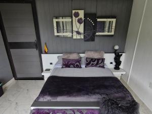 Łóżko lub łóżka w pokoju w obiekcie Magma "Eco Hotel Cabañas"