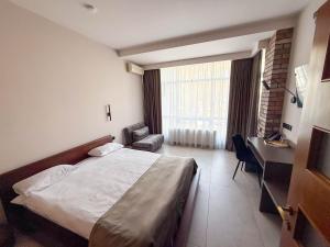 Voodi või voodid majutusasutuse Komilfo Hotel toas