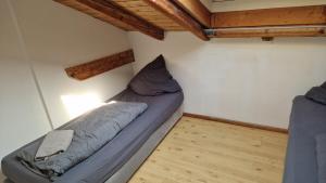 a small room with a bed in the corner at Wohnung im Landhausstil für Monteure in Budenheim in Budenheim +112 photos