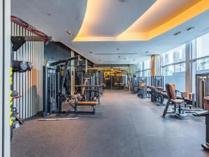 Fitness centrum a/nebo fitness zařízení v ubytování Luxury Spacious Condo in the Iconic Park Towers