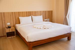 Een bed of bedden in een kamer bij Hotel Quest
