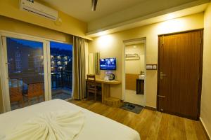 Televisyen dan/atau pusat hiburan di Hotel Quest