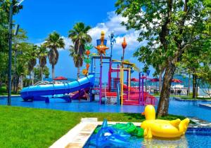 Huizhou Hazens East Bay Resort内部或周边的泳池