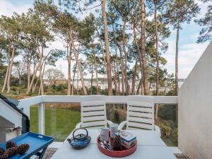 Μπαλκόνι ή βεράντα στο La Trinité-sur-Mer, 3 pièces duplex, 4 pers, balcon, parking, proche plages - FR-1-477-157