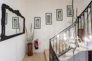 Fotografie z fotogalerie ubytování Rooftop Heated Jacuzzi, Fireplace, A Unique Home! v destinaci Żebbuġ