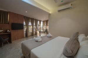 Hotel Shoolin Comforts客房内的一张或多张床位