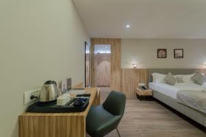 Hotel Shoolin Comforts客房内的一张或多张床位