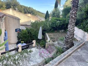 En have udenfor Charming Bandol cottage