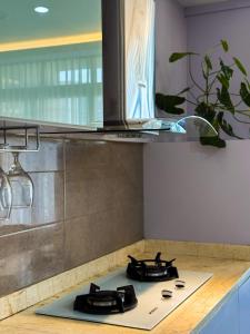Φωτογραφία από το άλμπουμ του Apt Pejaten Park Residence 2BR Abalone With Wi-Fi & Pool by Damaresa στην Τζακάρτα