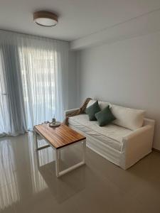 a living room with a couch and a table at Madryn al Mar in Puerto Madryn