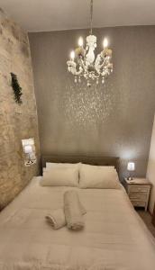 เตียงในห้องที่ Vouno Vouni Cottage