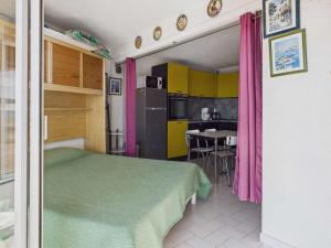 a room with a bed and a kitchen with a table at Studio cabine RDC, terrasse, 4 pers, parking - FR-1-423-26 in Le Grau-dʼAgde