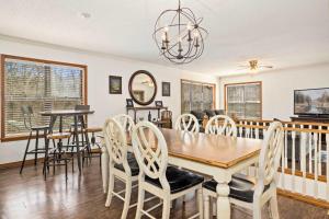 a dining room with a table and chairs at Eagle Nest Lakehouse-Direct Access to Beaver Lake in Garfield