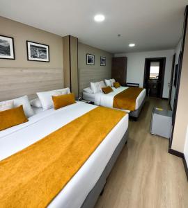 Postel nebo postele na pokoji v ubytování Hotel WLH Gold Bogota