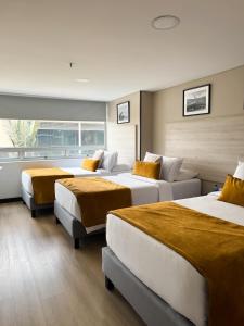 Postel nebo postele na pokoji v ubytování Hotel WLH Gold Bogota