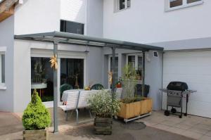 a pavilion on the side of a house at Studio charmant à Valff avec jardin privé - 20 m² in Valff +9 photos