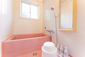 Ένα μπάνιο στο Green Oasis Cottage A +66 φωτογραφίες