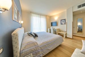 Ένα ή περισσότερα κρεβάτια σε δωμάτιο στο Hotel Belvedere Ranco