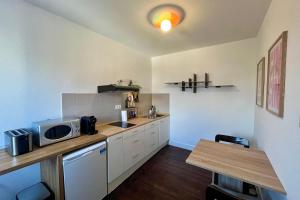 a kitchen with a counter with a microwave on it at Rutxhiel - Appartement 3e étage in Liège