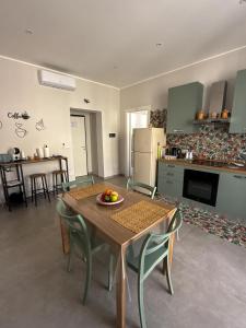 Kuchyň nebo kuchyňský kout v ubytování Le Palme Holiday Home