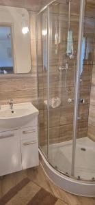 Koupelna v ubytování Apartamenty w dolinie 665-733-924