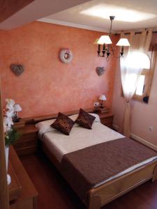 a bedroom with a bed with two pillows on it at Apartamento Alkabir Playa in El Campello
