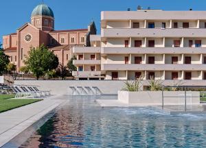 Bazén v ubytování Hotel Terme Marco Polo nebo v jeho okolí