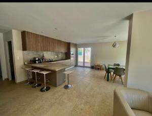 a kitchen and living room with a counter and a table at Villa Ischia Vue Mer in Bandol