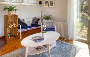 Posezení v ubytování Nice Home In Borgholm With Sauna