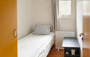 Postel nebo postele na pokoji v ubytování Nice Home In Borgholm With Sauna + 8 fotografií