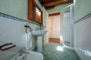 Ένα μπάνιο στο Liano Apartments