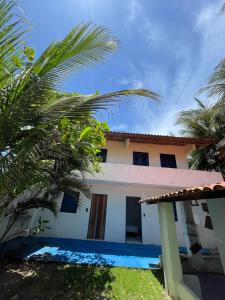 a view of the house from the yard at Pousada Bê kite cauipe in Caucaia