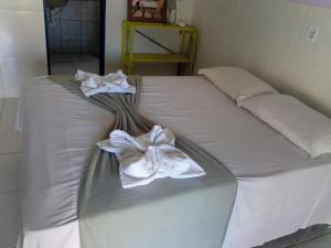 two beds with white towels on top of them at Pousada Bê kite cauipe in Caucaia +5 photos