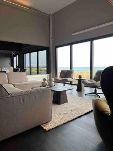 Posezení v ubytování Ocean View Suite