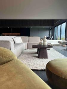 Posezení v ubytování Ocean View Suite