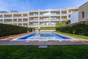 Bazén v ubytování Burgau Penthouse nebo v jeho okolí